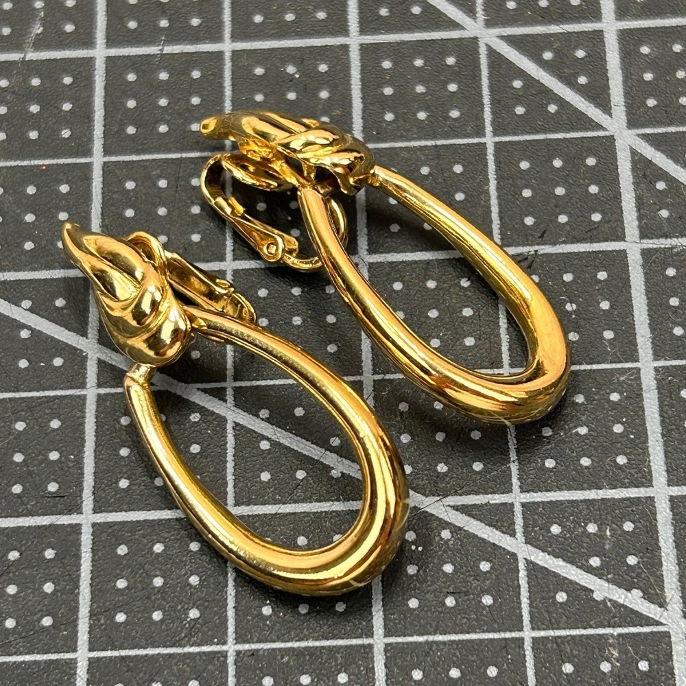 Trifari Vintage Gold Tone‎ Clip On Hoop Earrings Leaf Detail Never Worn
